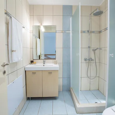 Chrisanto Townhouse شقة